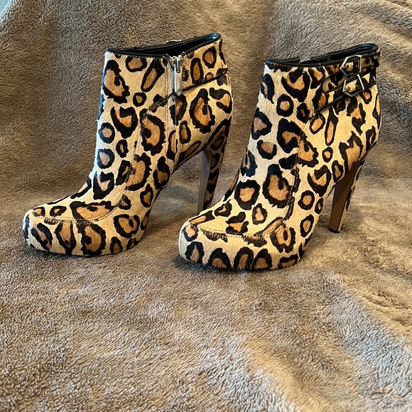 Sam Edelman Shoes - Sam Edelman Calf Hair Leather Leopard Print Women’s Ankle Booties Size 8